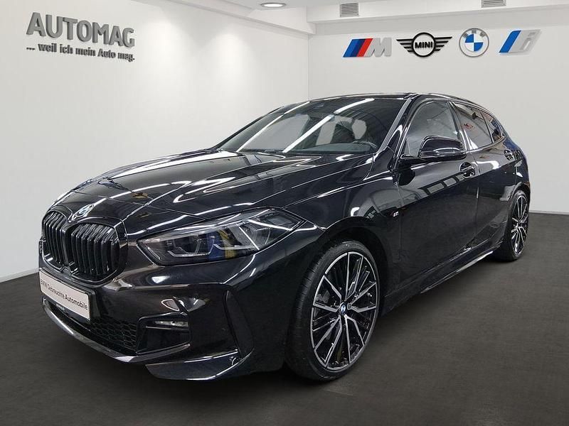 Saphirschwarz Gebraucht 2022 BMW 120 Performance Kleinwagen | 29.490 € (Etwas zu teuer) - Bild 1/4