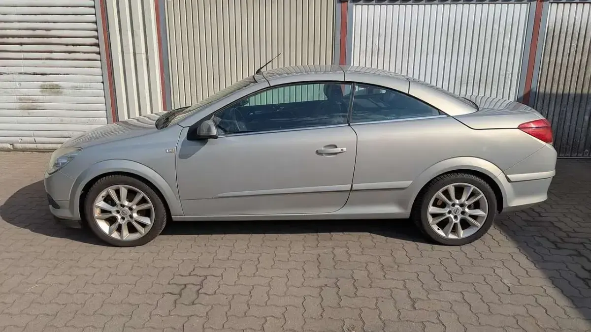 Gebraucht Opel Astra Cosmo 116 PS (85 kW) 2007 Silber Cabrio