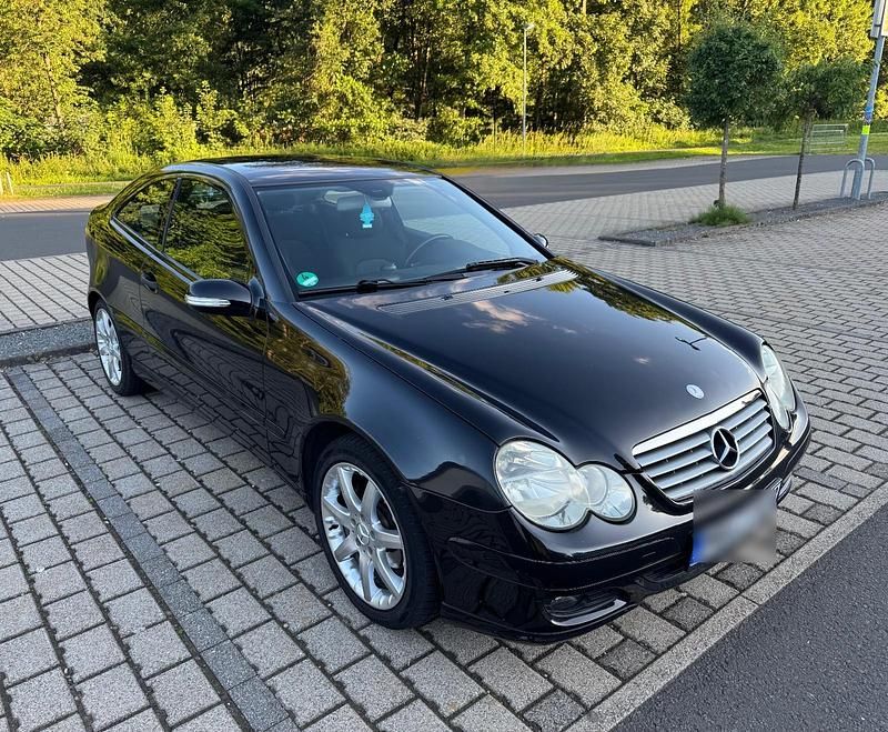 Schwarz Gebraucht 2006 Mercedes C180 Coupé | 2.750 € (Fairer Preis) - Bild 1/4