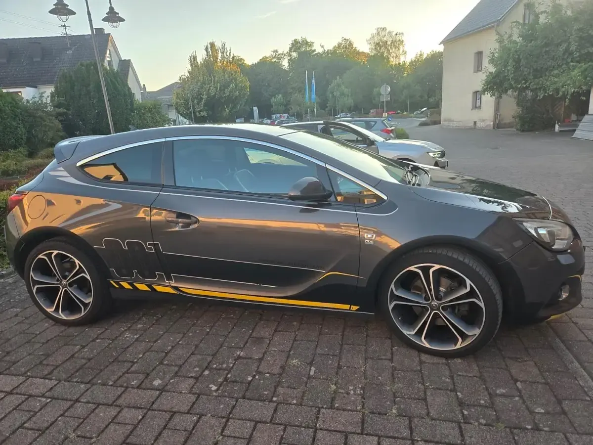Gebraucht Opel Astra GTC OPC 200 PS (147 kW) 2014 Grau Coupé