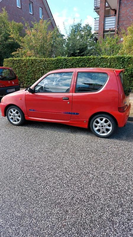 Rot Gebraucht 2001 Fiat Seicento Kleinwagen | 777 € (Fairer Preis) - Bild 1/4