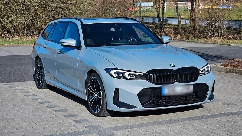 Gebraucht BMW 330 Shadowline 245 PS (180 kW) 2024 Grau Kombi