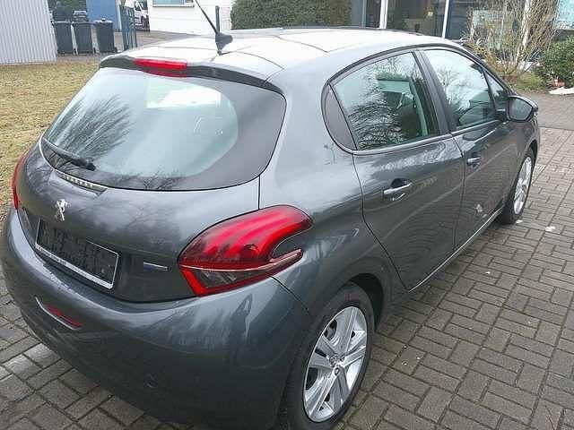 Gebraucht Peugeot 208 Active 82 PS (60 kW) 2017 Platinum grau Kleinwagen