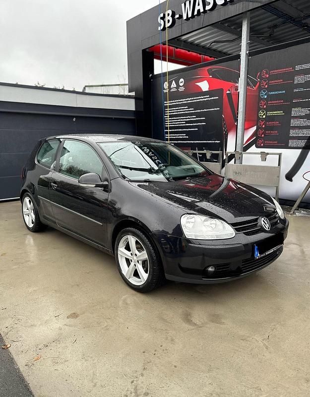 Gebraucht VW Golf V 90 PS (66 kW) 2004 Schwarz Kleinwagen