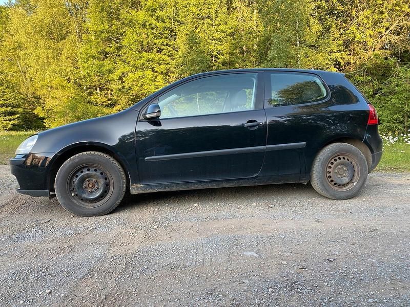 Schwarz Gebraucht 2005 VW Golf V Kleinwagen | 550 € (Superpreis) - Bild 1/4