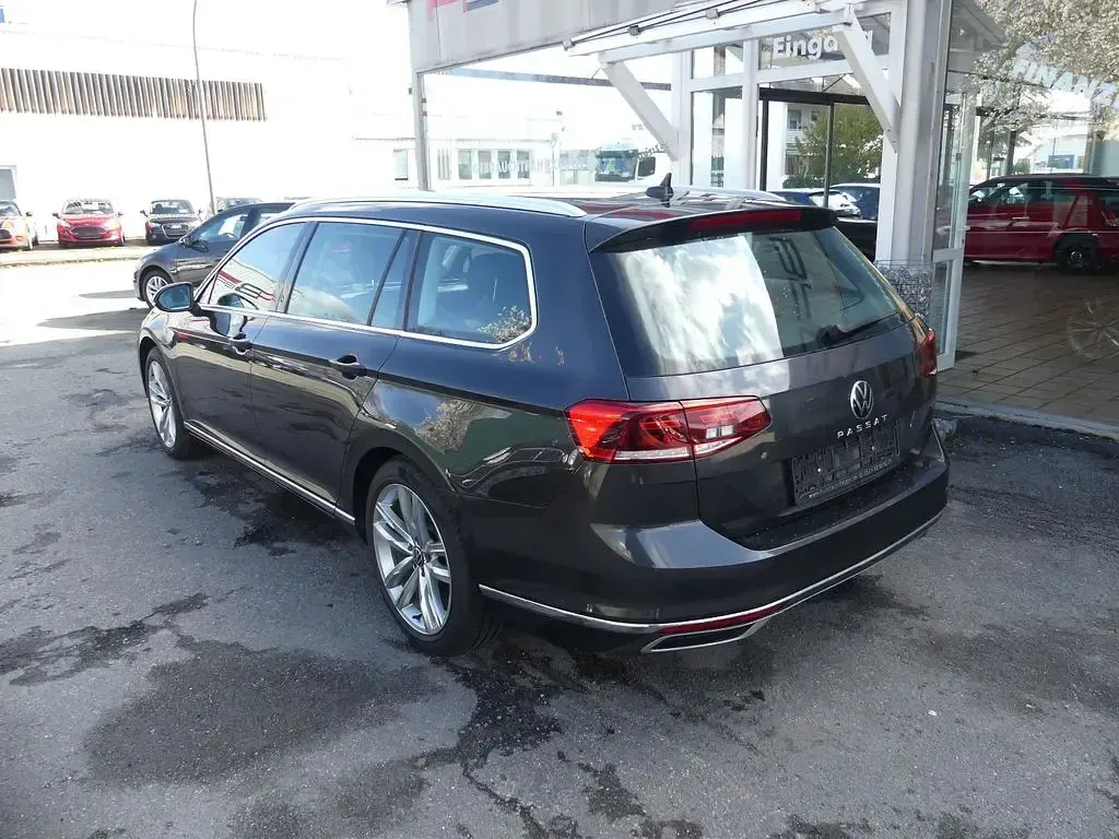 Gebraucht VW Passat Elegance 150 PS (110 kW) 2021 Grau Kombi