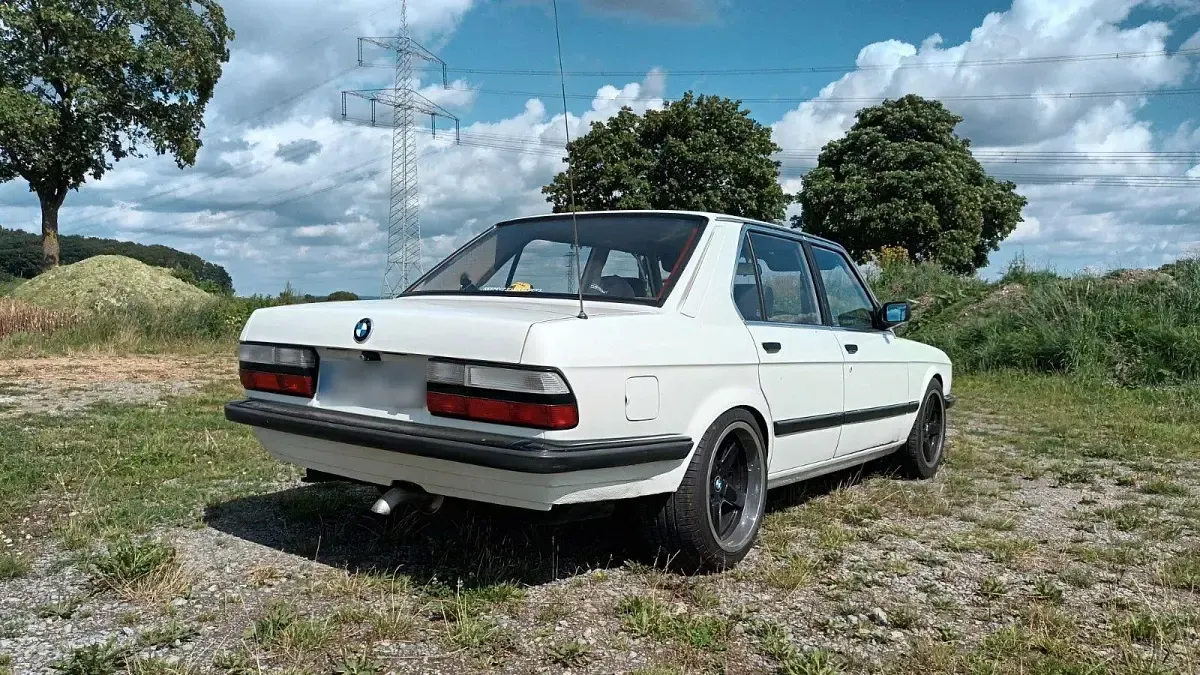 Gebraucht BMW 520 Performance 125 PS (91 kW) 1984 Weiß Limousine