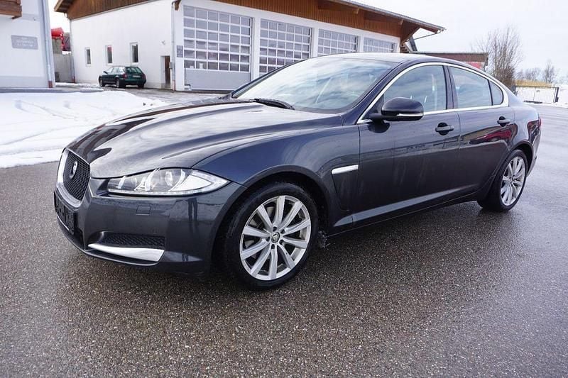 Grau Gebraucht 2014 Jaguar XF Limousine | 8.990 € (Superpreis) - Bild 1/4