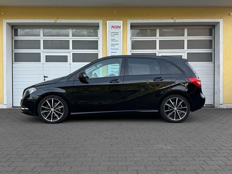 Gebraucht Mercedes B250 211 PS (155 kW) 2015 Schwarz Van / Kleinbus