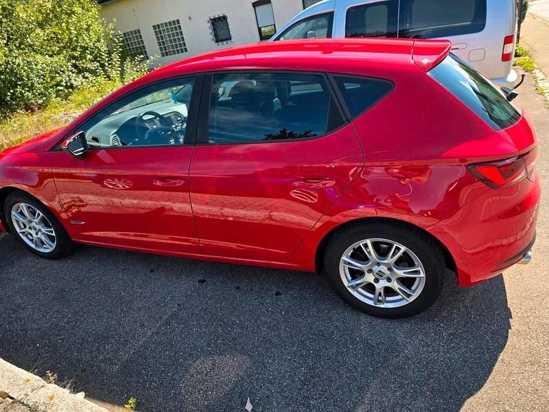 Rot Gebraucht 2013 Seat Leon FR Limousine | 9.000 € (Fairer Preis) - Bild 1/4