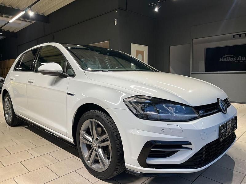 Weiß Gebraucht 2020 VW Golf VII R-line Limousine | 18.900 € (Etwas zu teuer) - Bild 1/4