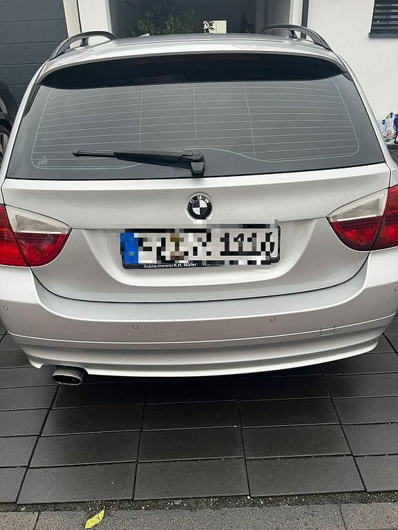 Gebraucht BMW 320 177 PS (130 kW) 2007 Silber Kombi