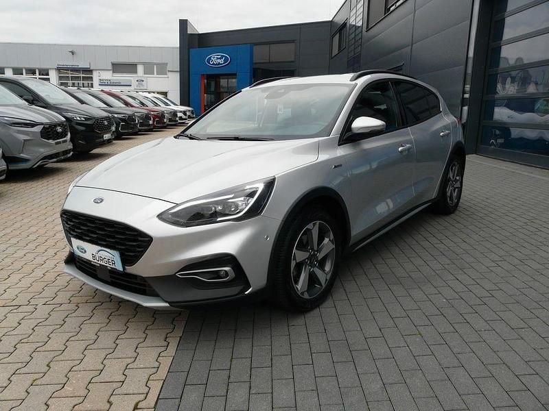Silber Gebraucht 2021 Ford Focus Active X Limousine | 17.475 € (Fairer Preis) - Bild 1/4