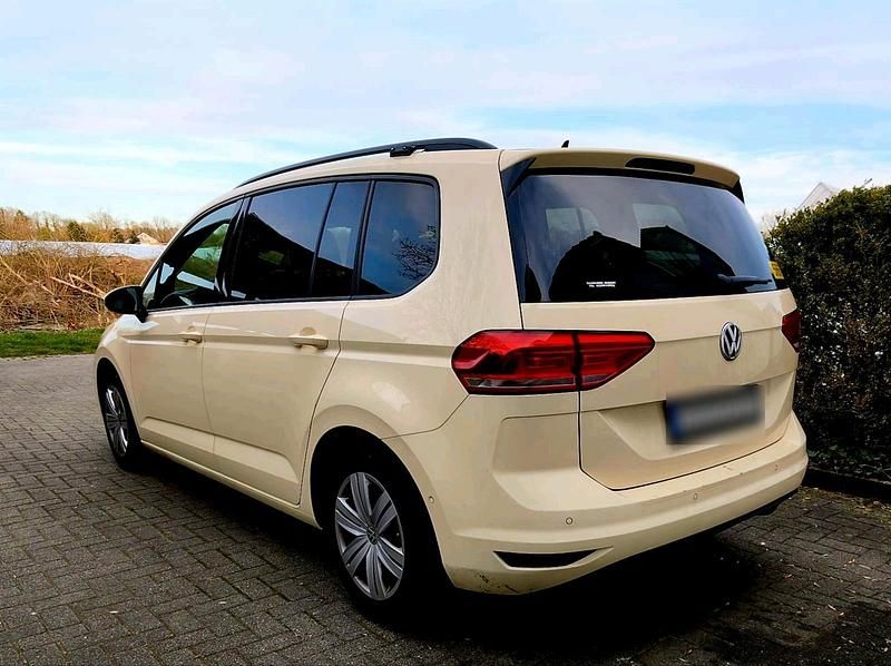 Gebraucht VW Touran 115 PS (84 kW) 2019 Beige Van / Kleinbus