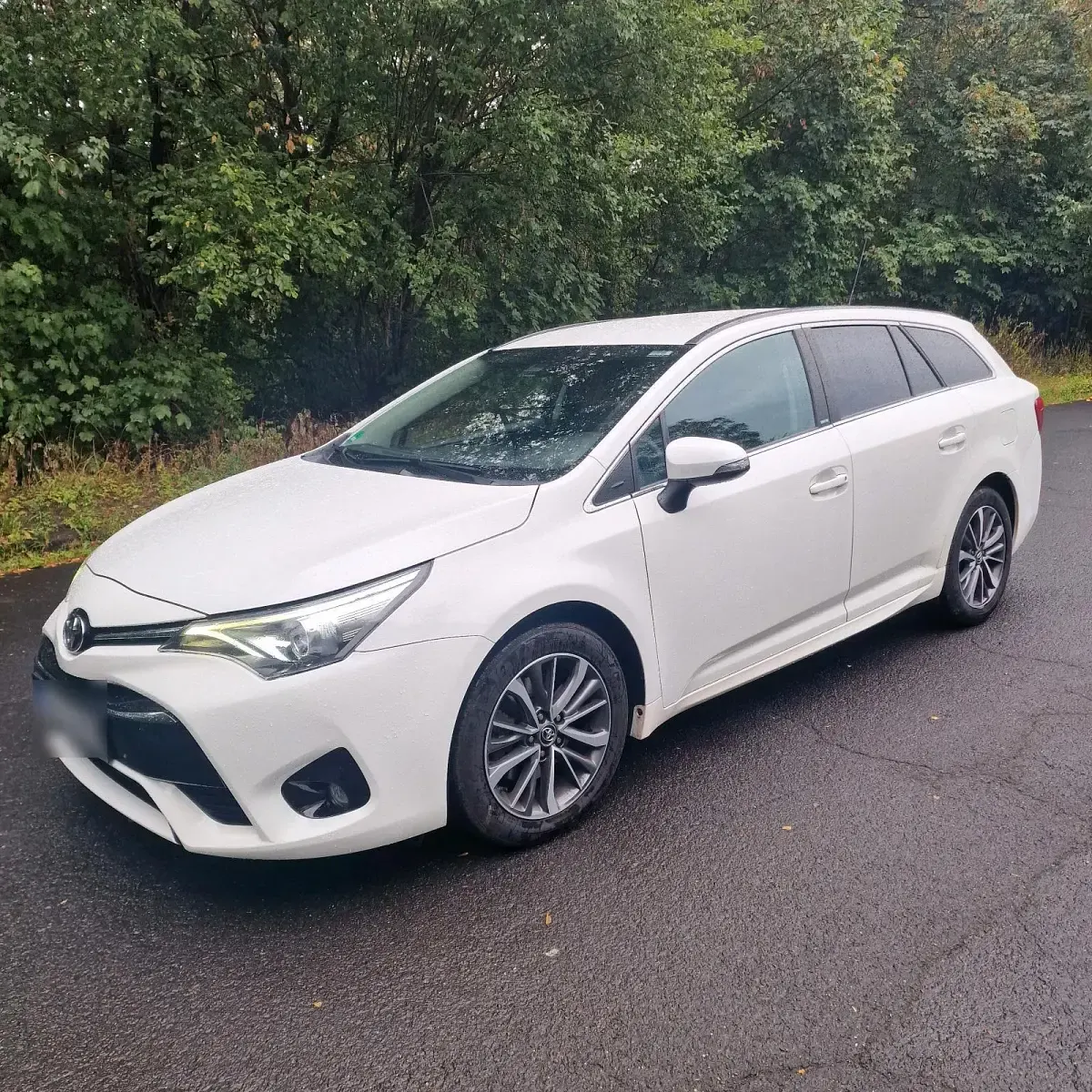 Gebraucht Toyota Avensis Comfort 143 PS (105 kW) 2016 Weiß Kombi