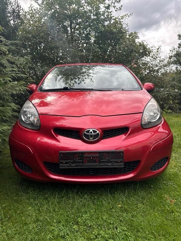 Rot Gebraucht 2010 Toyota Aygo Kleinwagen | 3.800 € (Fairer Preis) - Bild 1/4
