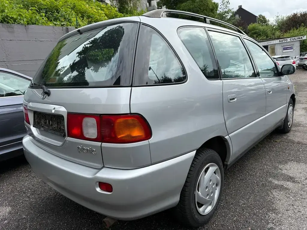 Gebraucht Toyota Picnic 128 PS (94 kW) 1999 Silber Van / Kleinbus
