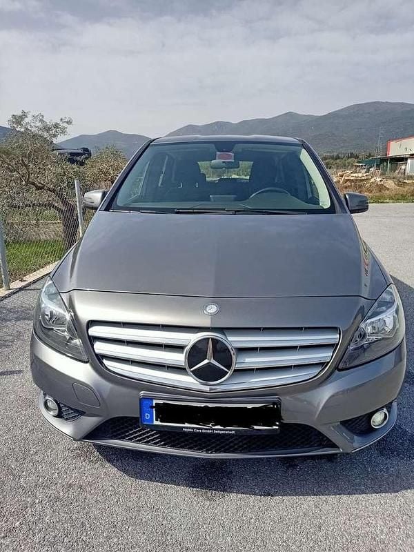 Gold Gebraucht 2014 Mercedes B160 Van / Kleinbus | 9.500 € - Bild 1/4