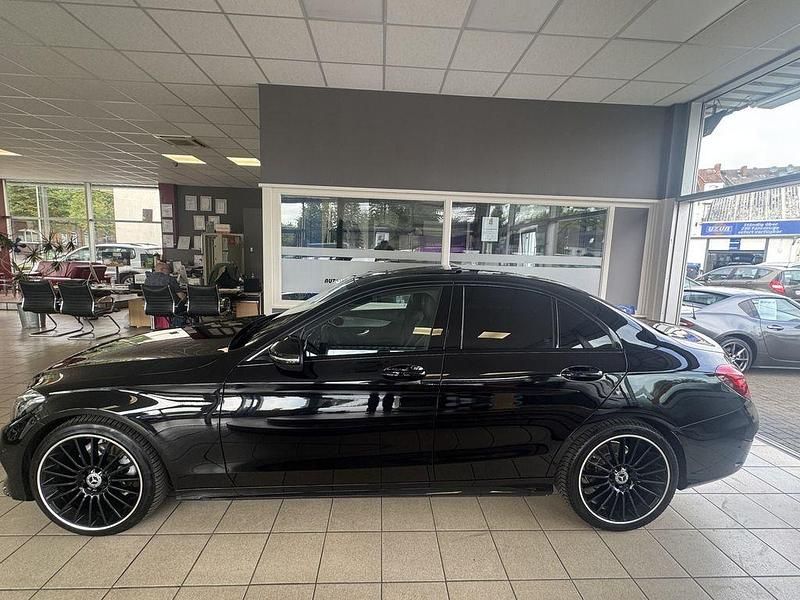 Schwarz Gebraucht 2017 Mercedes C180 AMG line Limousine | 19.990 € (Etwas zu teuer) - Bild 1/4