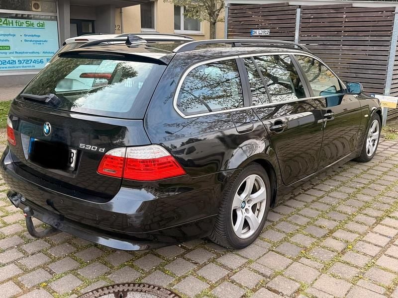 Gebraucht BMW 530 235 PS (172 kW) 2007 Schwarz Kombi