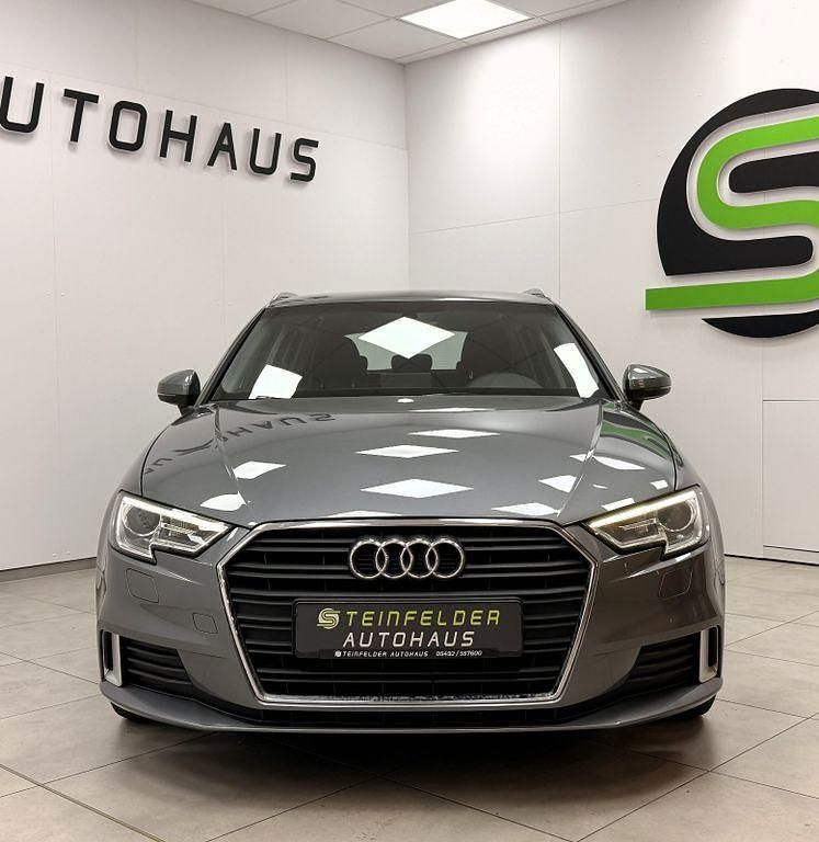 Gebraucht Audi A3 Sport 116 PS (85 kW) 2019 Grau Limousine