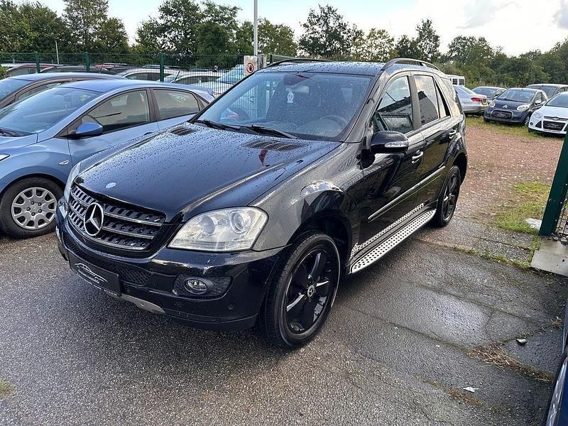 Schwarz Gebraucht 2006 Mercedes ML320 SUV | 7.890 € (Etwas zu teuer) - Bild 1/4