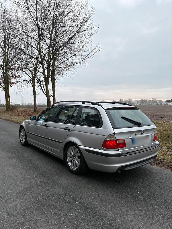 Gebraucht BMW 320 150 PS (110 kW) 2002 Silber Kombi