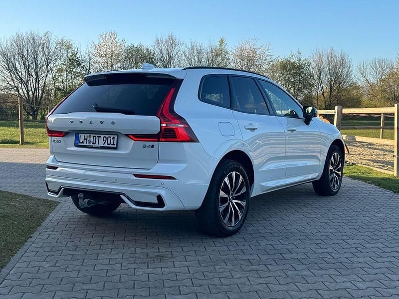 Gebraucht Volvo XC60 Plus 197 PS (144 kW) 2024 Weiß SUV
