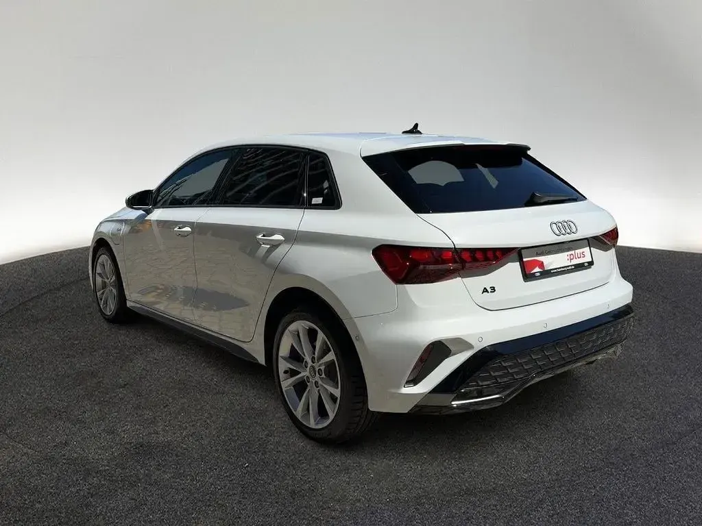 Gebraucht Audi A3 S-Line 204 PS (150 kW) 2025 2y gletscherweiß metallic Limousine