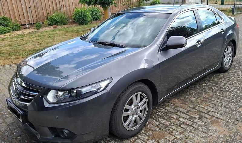 Grau Gebraucht 2011 Honda Accord Elegance Limousine | 10.500 € (Fairer Preis) - Bild 1/4