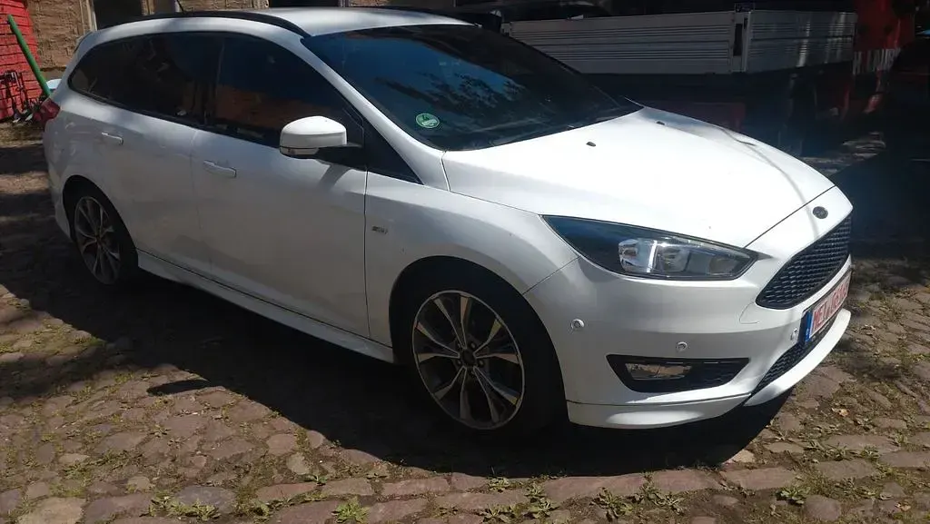 Gebraucht Ford Focus ST-Line 125 PS (91 kW) 2018 Weiß Limousine