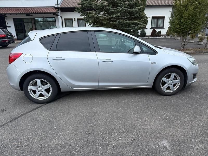 Gebraucht Opel Astra Selection 101 PS (74 kW) 2014 Silber Limousine