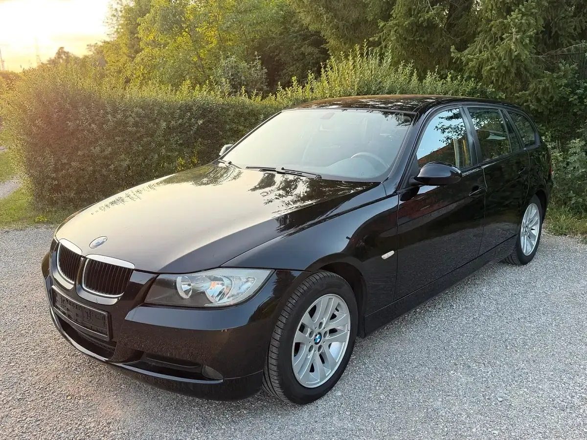 Gebraucht BMW 318 143 PS (105 kW) 2007 Schwarz Kombi