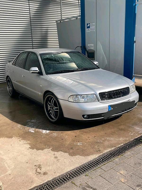 Silber Gebraucht 2000 Audi A4 Limousine | 400 € (Superpreis) - Bild 1/4