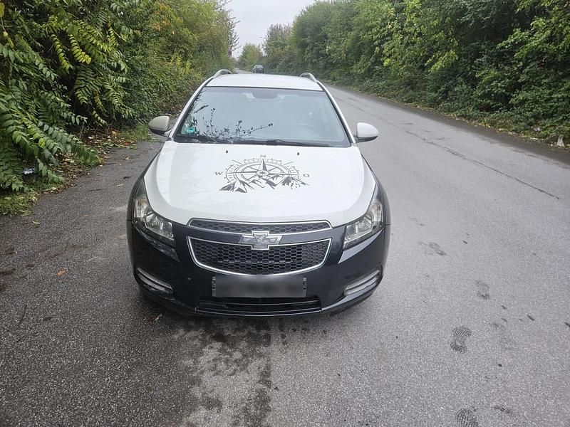 Weiß Gebraucht 2012 Chevrolet Cruze Kombi | 900 € (Superpreis) - Bild 1/4