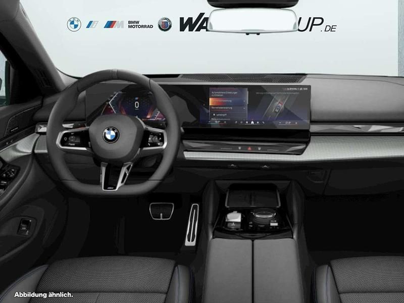 Gebraucht BMW 520 M Sport 197 PS (144 kW) 2025 Grau Kombi