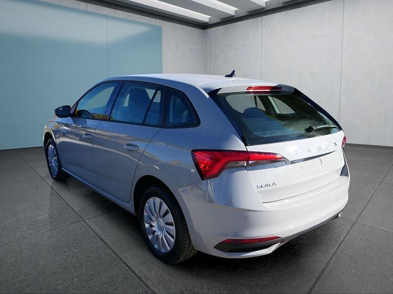 Neu Skoda Scala 150 PS (110 kW) 2026 Grau Kleinwagen