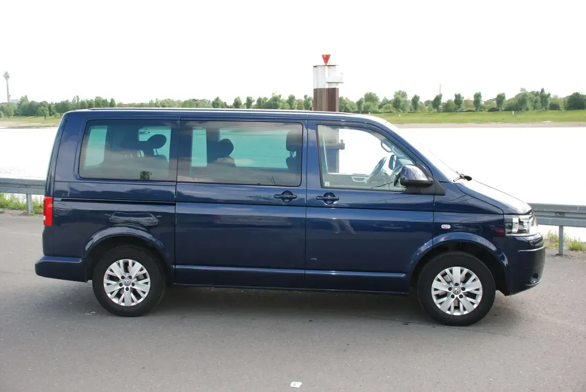 Gebraucht VW Multivan Comfortline 140 PS (102 kW) 2014 Blau Van / Kleinbus