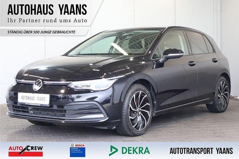 Schwarz Gebraucht 2021 VW Golf VIII Life Limousine | 21.389 € (Guter Preis) - Bild 1/4
