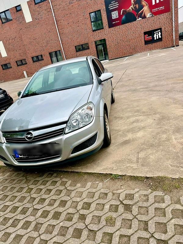 Silber Gebraucht 2007 Opel Astra Kleinwagen | 1.650 € (Guter Preis) - Bild 1/4