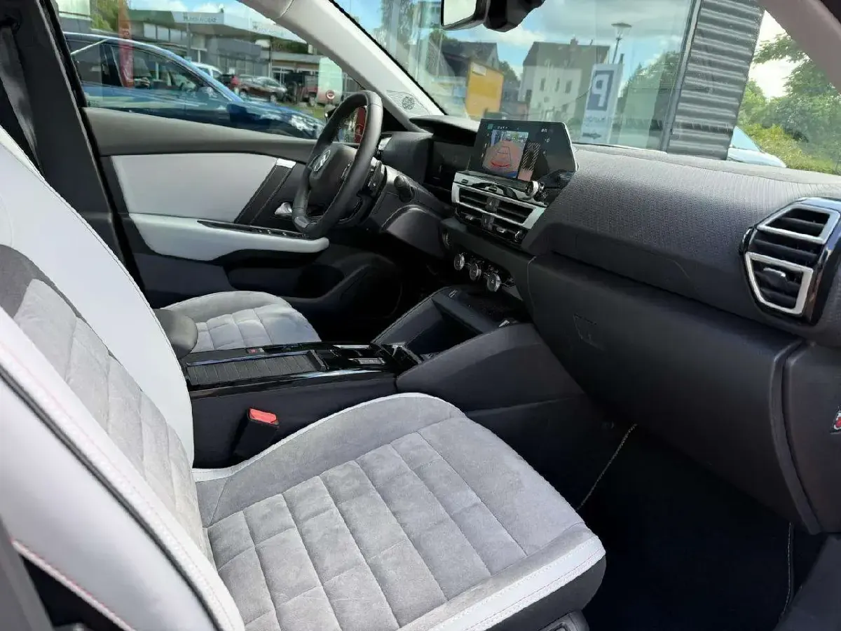 Gebraucht Citroën C4 136 PS (100 kW) 2025 Eclipseblau SUV