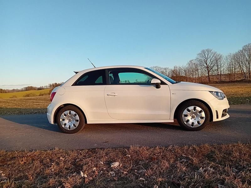 Gebraucht Audi A1 Ambition 122 PS (89 kW) 2011 Weiß Kleinwagen