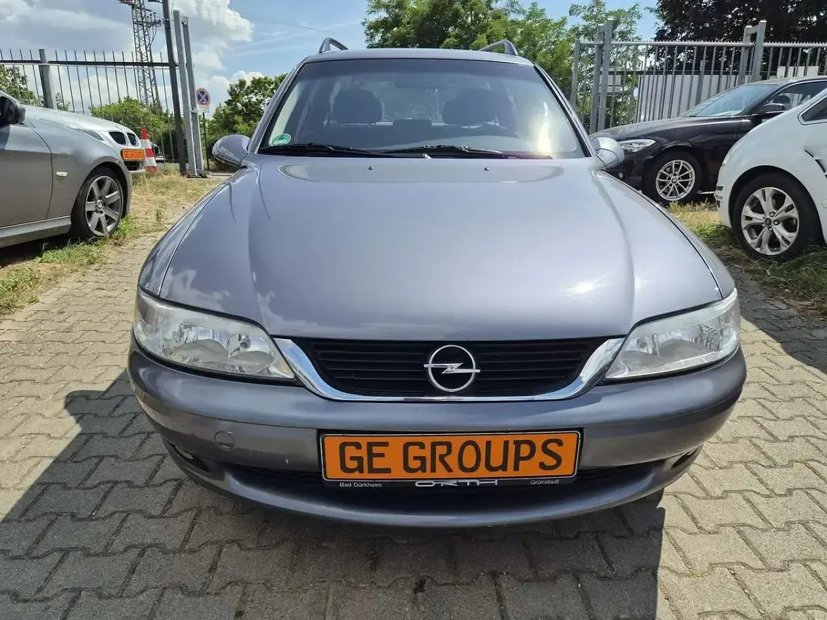 Gebraucht Opel Vectra Edition 101 PS (74 kW) 2001 Grau Kombi