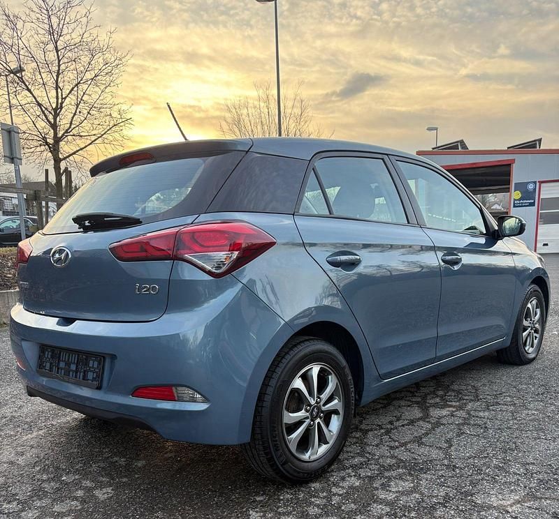 Gebraucht Hyundai i20 GO! 75 PS (55 kW) 2017 Aqua sparkling / met Kleinwagen