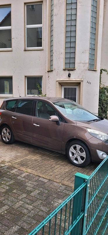Braun Gebraucht 2011 Renault Scénic III Van / Kleinbus | 2.990 € - Bild 1/4