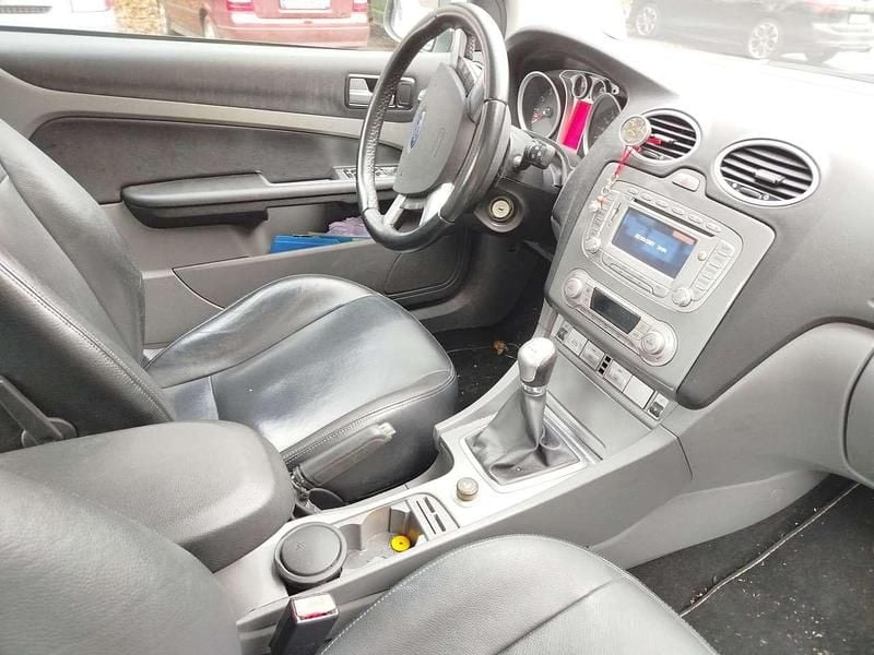 Gebraucht Ford Focus Cabriolet Titanium 145 PS (106 kW) 2010 Silber Cabrio