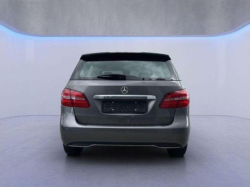 Gebraucht Mercedes B200 136 PS (100 kW) 2018 Mountaingraumet. Van / Kleinbus