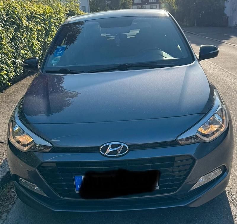 Gebraucht Hyundai i20 84 PS (61 kW) 2018 Grau Coupé