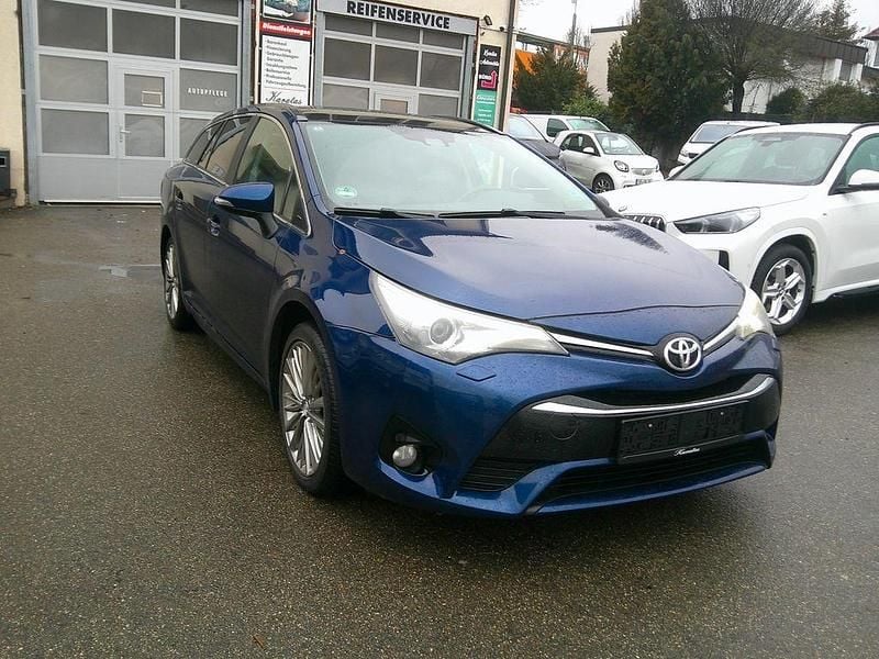 Gebraucht Toyota Avensis Executive 143 PS (105 kW) 2015 Blau Kombi