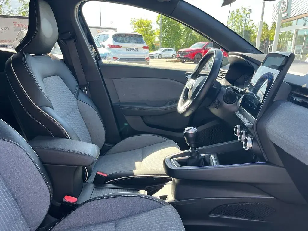Gebraucht Renault Clio 91 PS (66 kW) 2022 Schwarz Kleinwagen